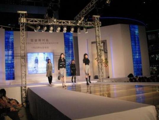 南(nán)昌展覽設計(jì)：2016九星傳媒會場布置樣版-12